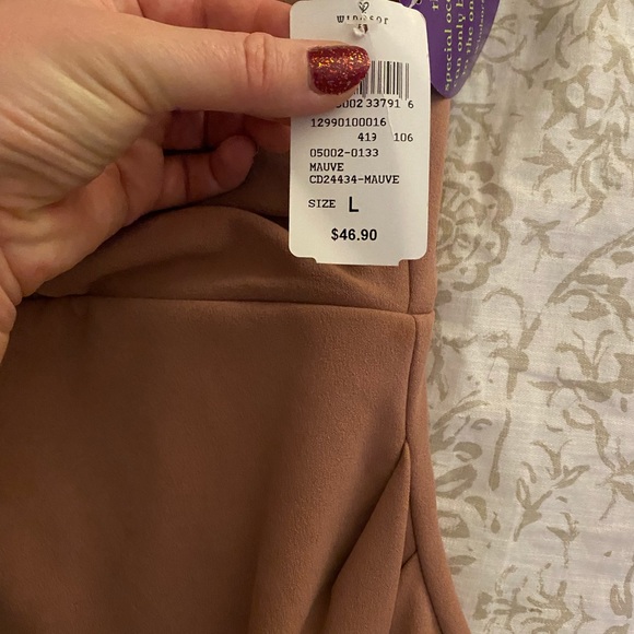 Mauve formal dress. Size L but fits like a M - Picture 5 of 5